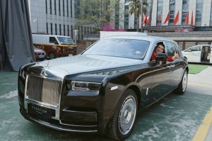 大发官网|大发体育|大发娱乐场|dafabet中国|大发体育官方网站|www.dfa678.com-陈光标赠张雪1300万劳斯莱斯，赞其撑起中国摩托车希望|幻影|赛车|葡萄牙|南京|锦标赛_新浪体育_新浪新闻